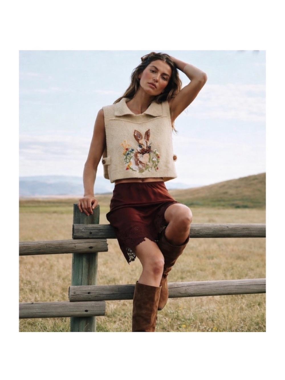 Cider bunny embroidered button knitted crop sweater vest in beige